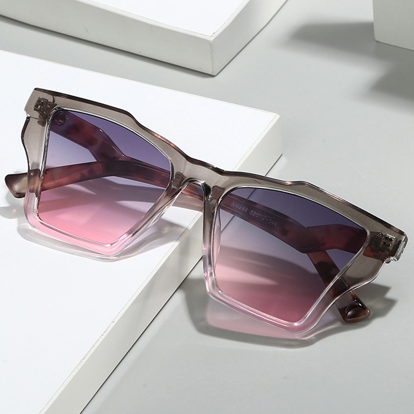 Street Fashion Brands - Fashionable, trendy, personalized, colorful eyewear with